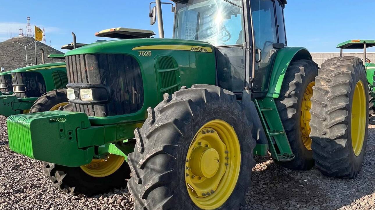 John Deere 7525