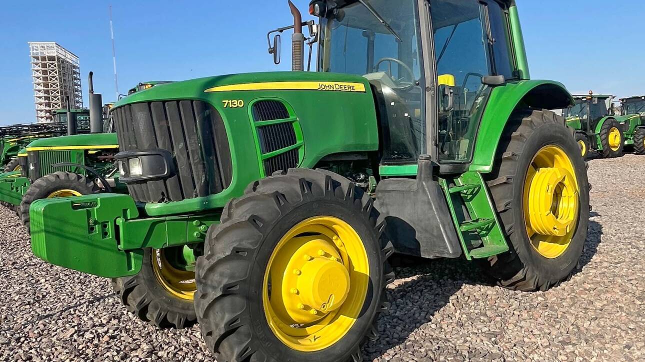 John Deere 7130