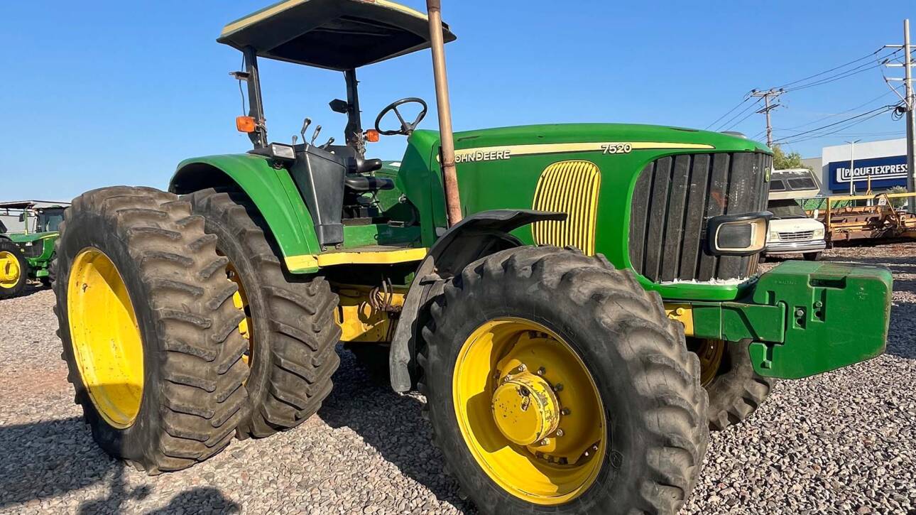 John Deere 7520