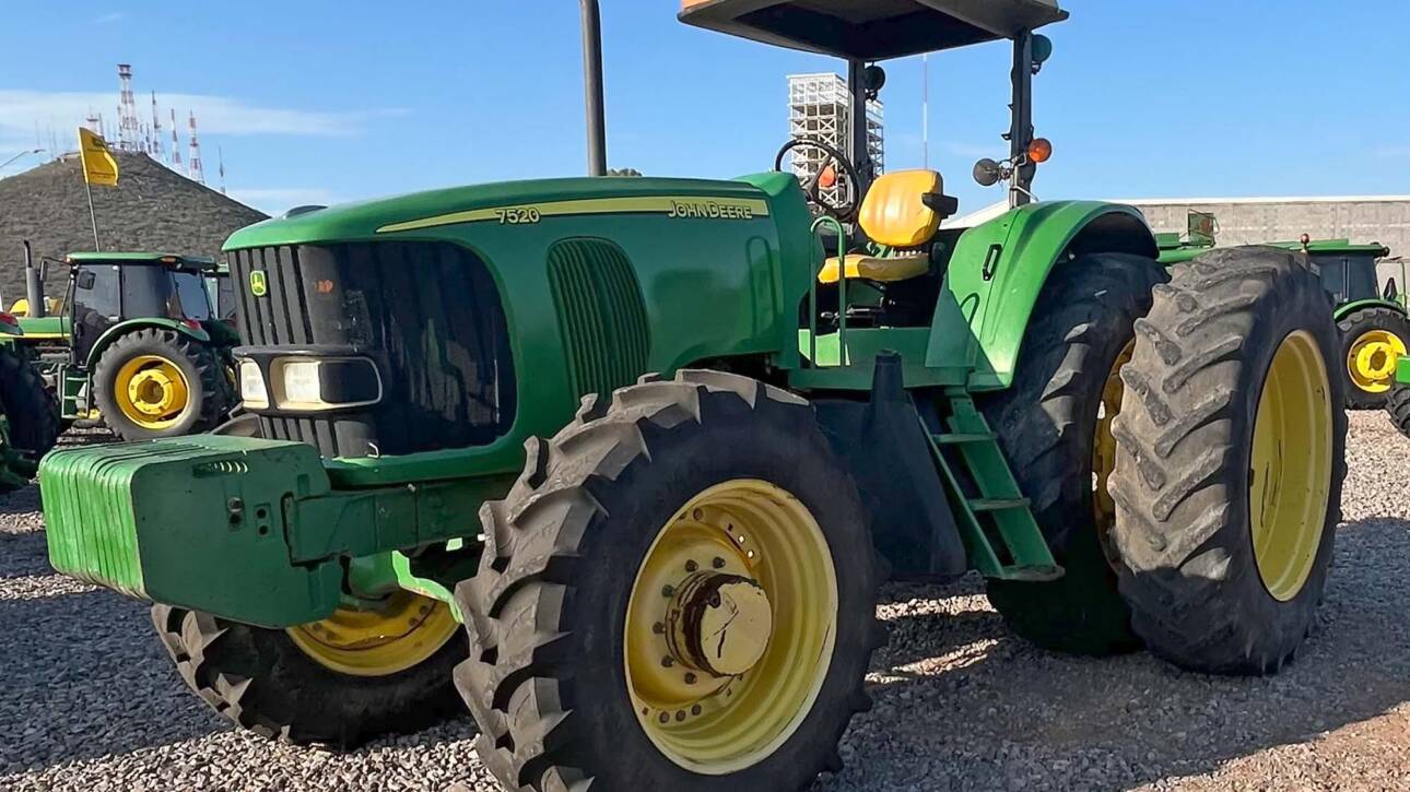 John Deere 7520