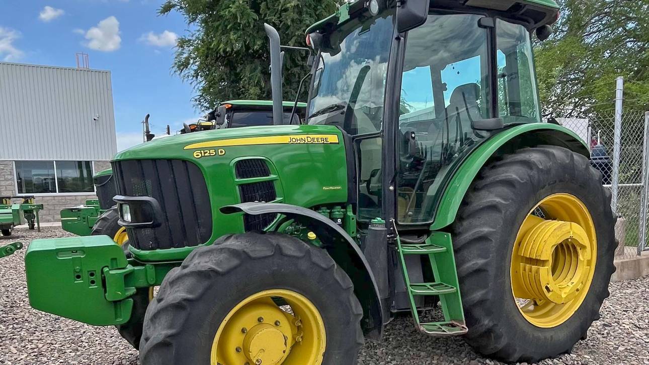 John deere 6125D
