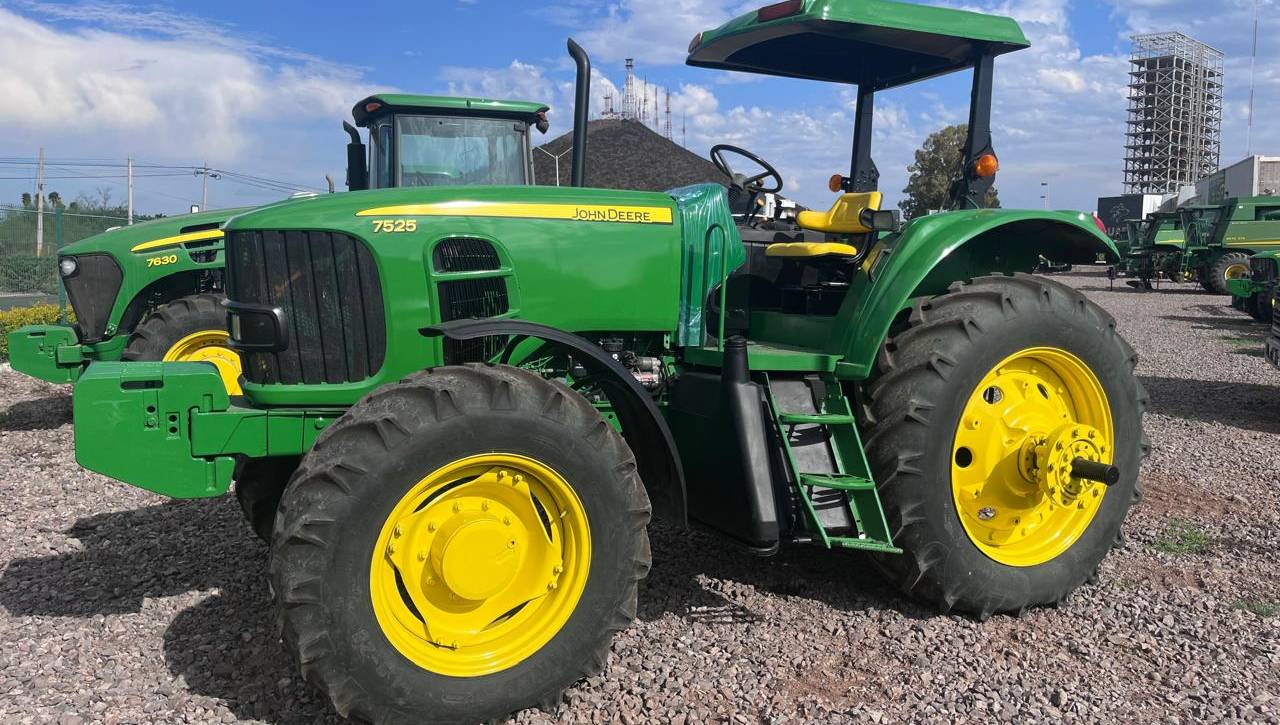 JOHN DEERE 7525 DT